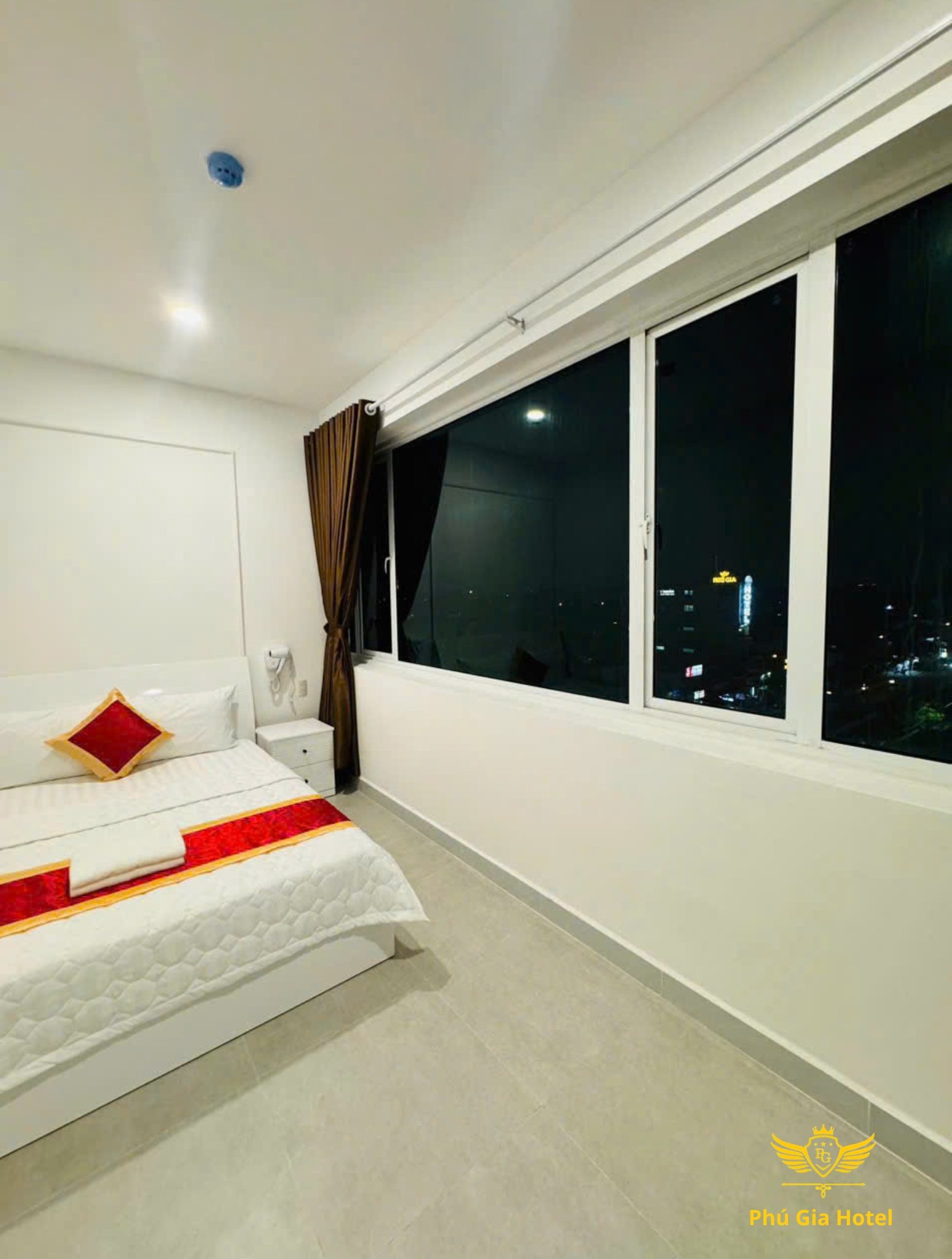 Phú Gia Hotel 18