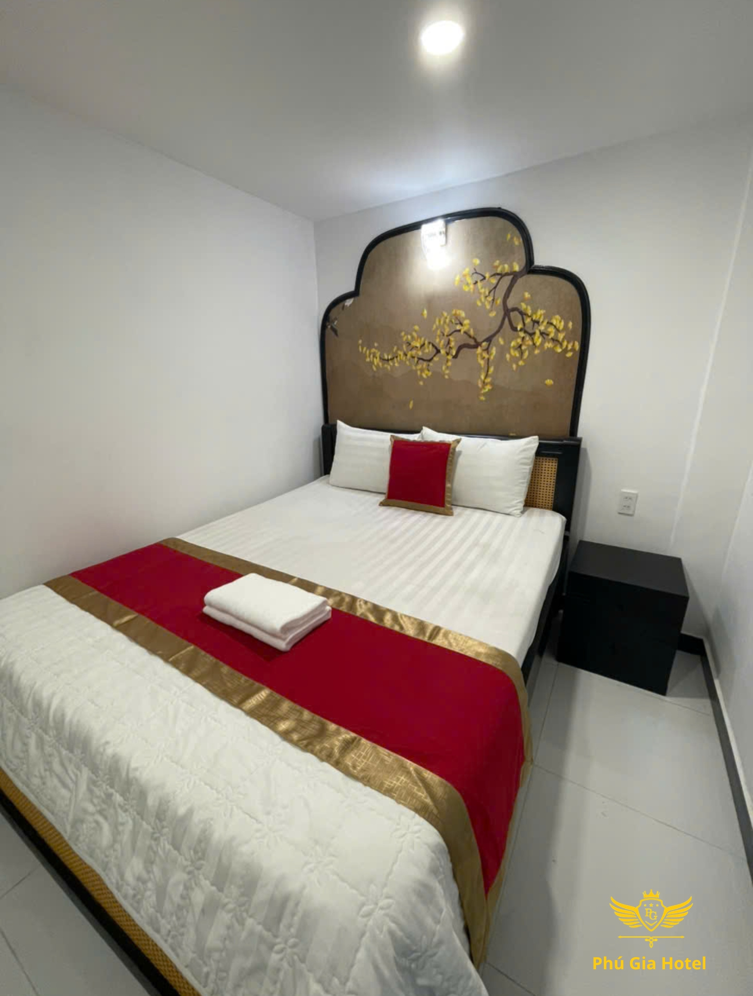 Phú Gia Hotel 19