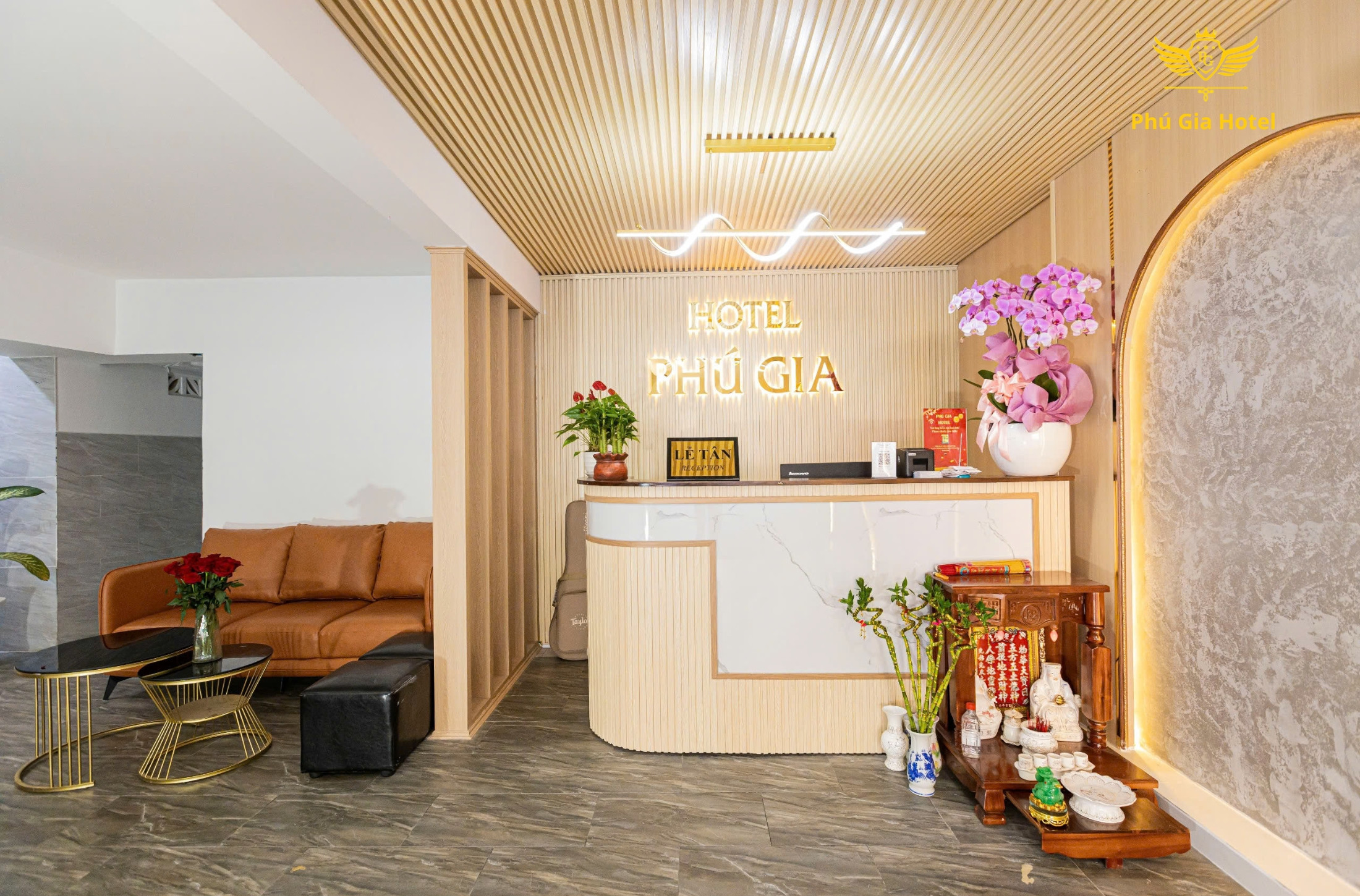 Phú Gia Hotel 5